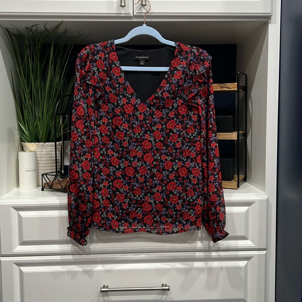 Banana Republic Floral blouse sheer w/ roses like new size S ruffle sleeve
